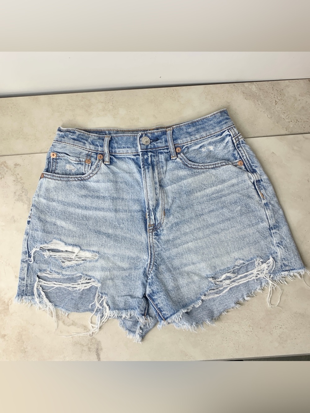 American Eagle Women Size 4 Shorts Light Wash Distressed 90s Boyfriend Cutoff